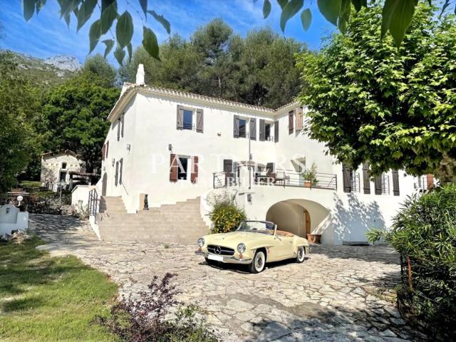 Bastide de 380 m² sur 12 000 m² de terrain