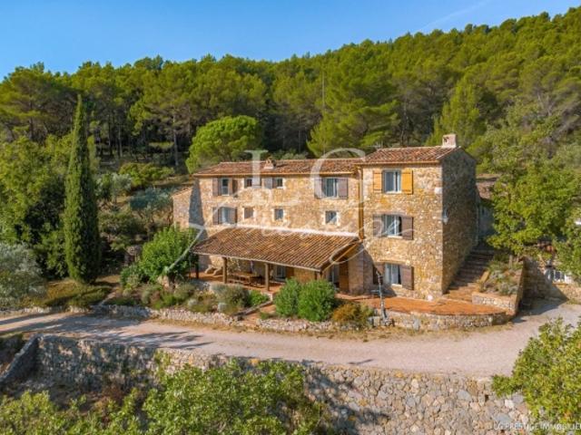Bastide d'exception au cœur de 20 hectares préservés