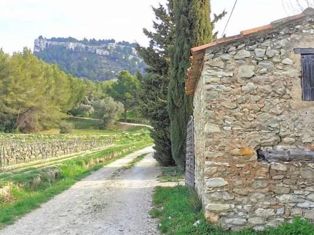 Bastide exclusive dans la campagne cassienne – une retraite. 100m² Cassis