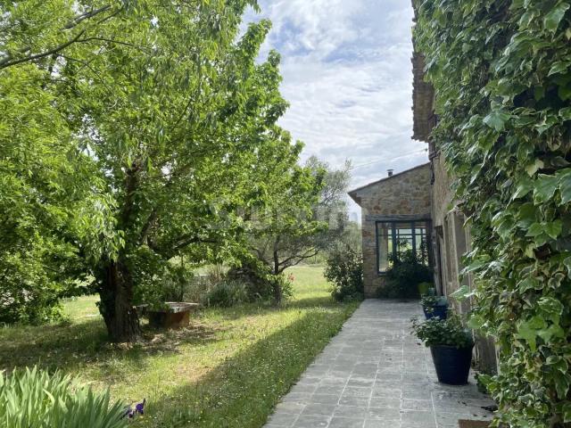 Bastide en pierre avec piscine