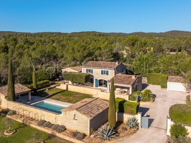 Bastide en pierre au calme, avec piscine, jardin, double gar. 280m² Cabrières d'Avignon