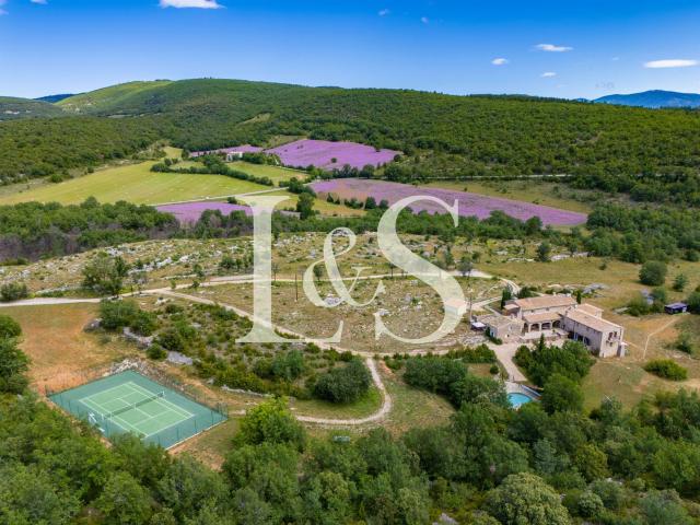 Bastide en pierres sur la route de la lavande 550m² Simiane la Rotonde