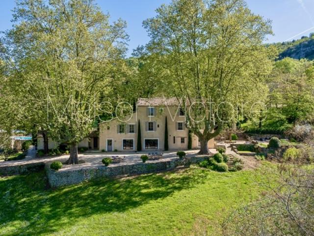 Bastide idyllique du 19e siècle, jardin et vues imprenables