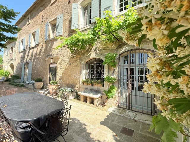 Bastide, L'âme de la Provence au coeur du Paradou 481m² Paradou