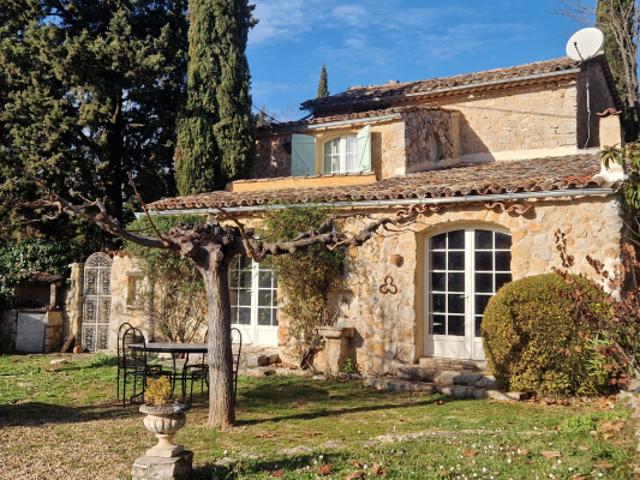 Bastide provençale, 8 pièces, 2 gîtes, piscine, 5 box à chev