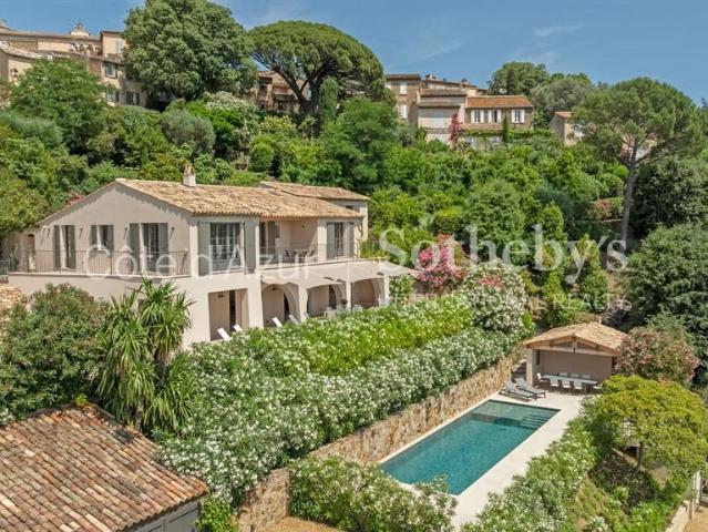 Bastide provençale contemporaine avec vue dégagée à pied du. 270m² Gassin