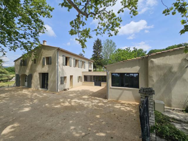Bastide provençale à vendre à Caseneuve Luberon Vue pano
