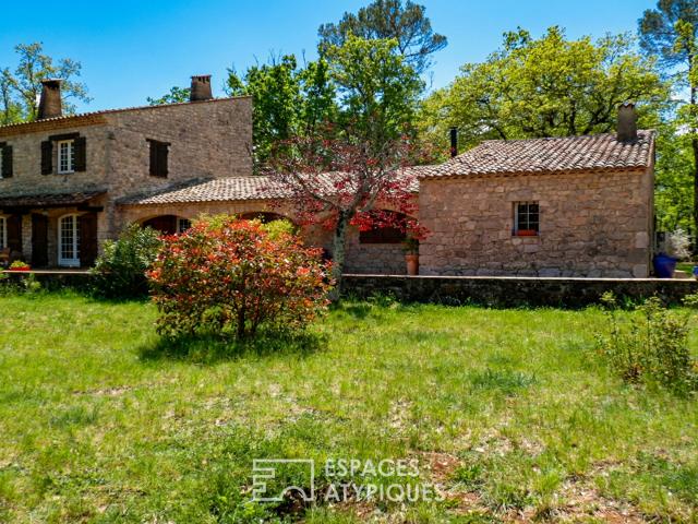 Bastide Provençale au coeur d'un domaine préservé d'1,8 hectares