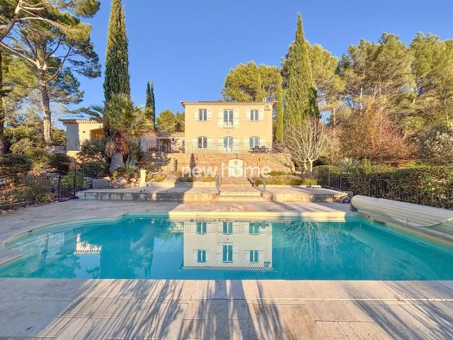 Bastide provençale de 160 m² sur un terrain d'un hectare ave. 150m² Flayosc
