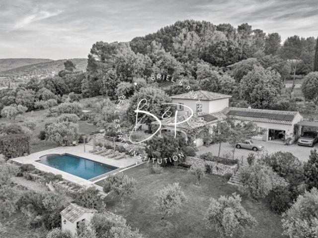 Bastide provençale de charme de 222m² avec piscine, oliveraie et puits à Draguignan
