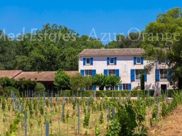 Bastide provençale de style avec ses propres vignobles