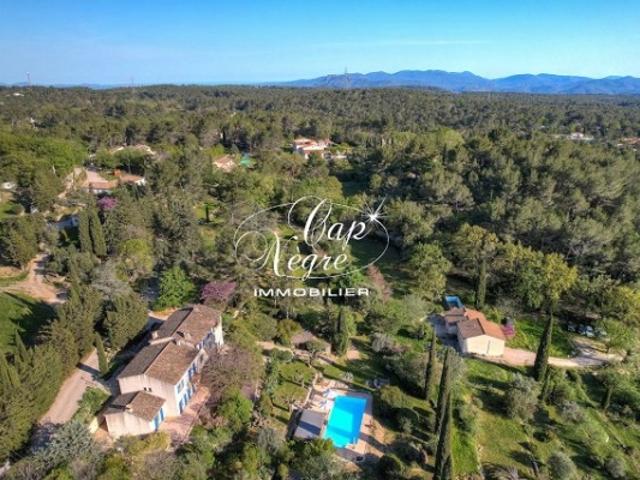 BASTIDE PROVENÇALE EN PIERRE AU COEUR DE LA NATURE À VENDRE À DRAGUIGNAN