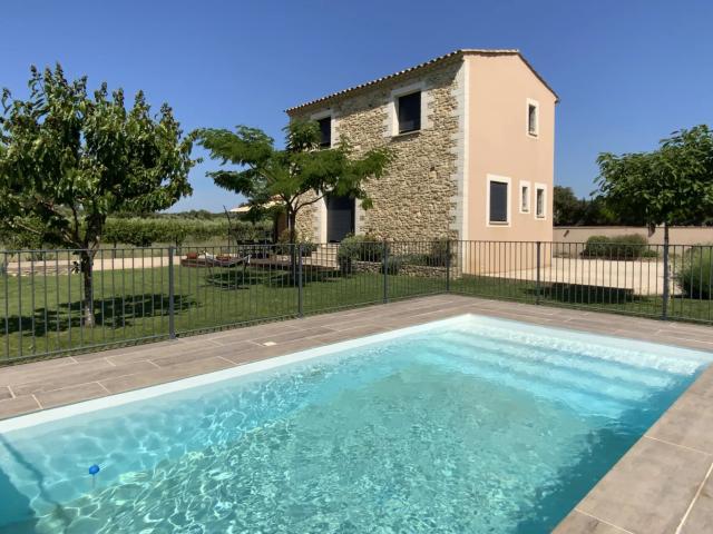 Bastide récente dans village tous commerces