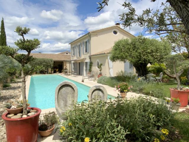 Bastide récente Uzès à pieds