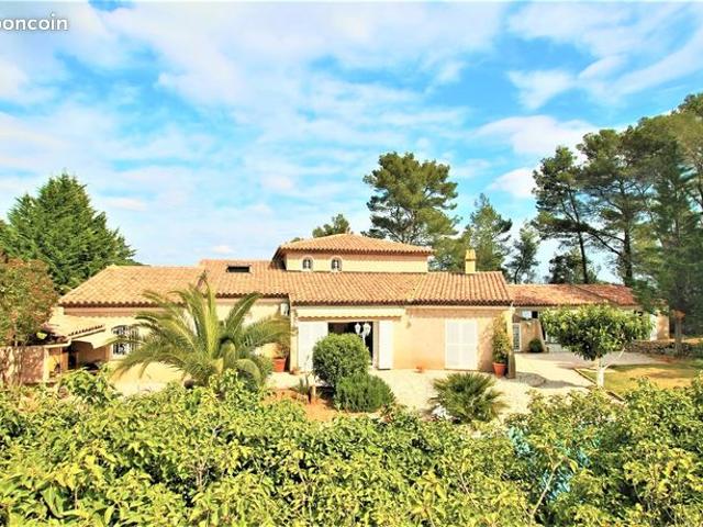 Bastide 6 pièces 180m² / Maison 4 pièces 80m² / Terrain 2700m² / Piscine / Garage / Aire de parking