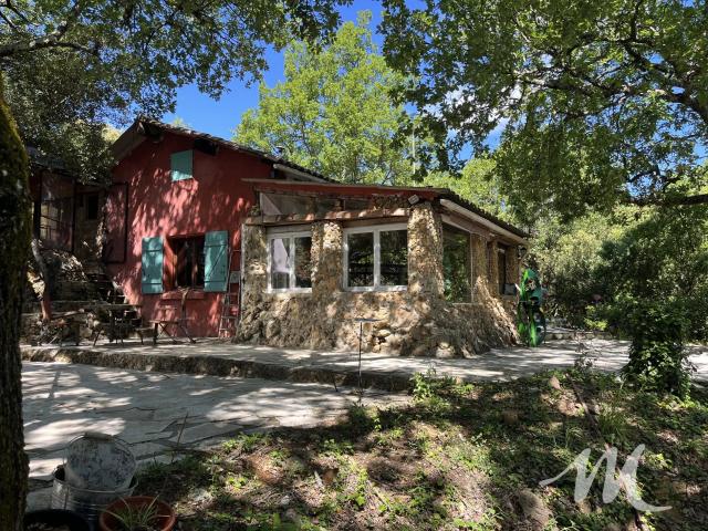 Bastidon en pierre à vendre à Barjols sur 2,3 hectares de terra