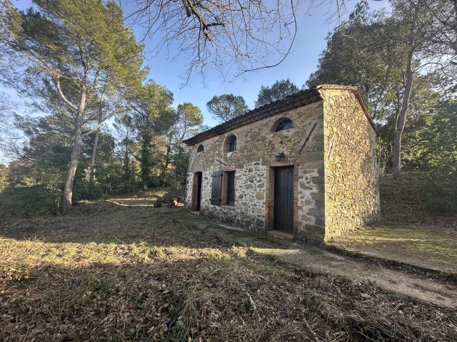Bastidon provençal sur 1500m2 avec permis de construire accordé pour agrandissement et piscine Le Val