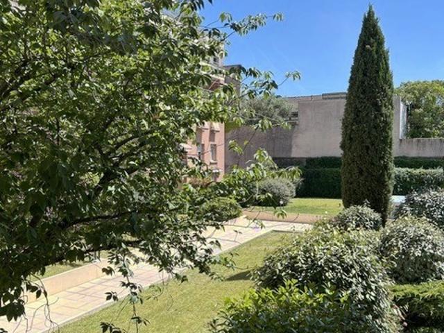 Bas Côte Pavée Halle aux Grains Appartement T5 avec terrasse, garage et cellier dans résidence de standing