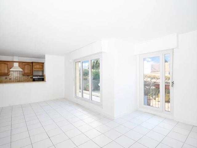 BAS DE CHATOU 7 MN RER APPARTEMENT 5 PIECES 98 M² TERRASS