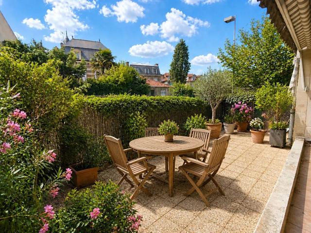 BAS DE CHATOU 7 MN RER APPARTEMENT 5 PIECES 99 M² TERRASS