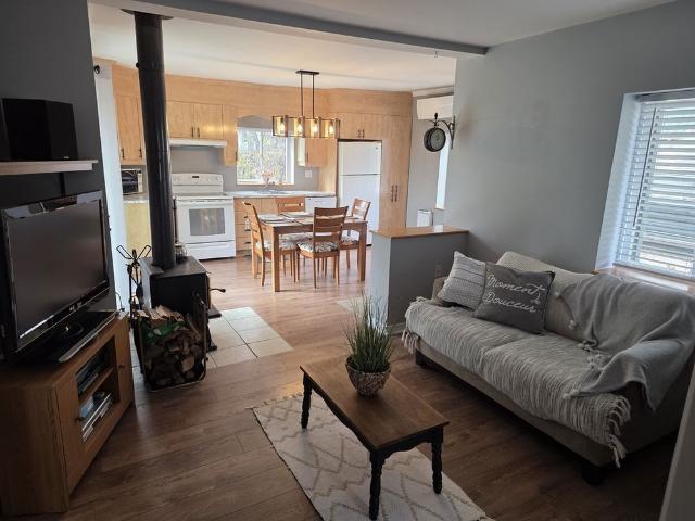 Bas De Duplex 4 1/2 Meublé à Louer