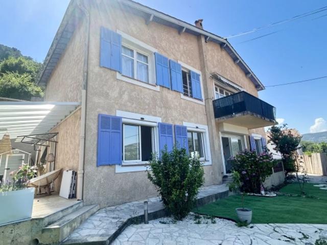 BAS DE MAISON 4P 75 M² JARDIN PARKING