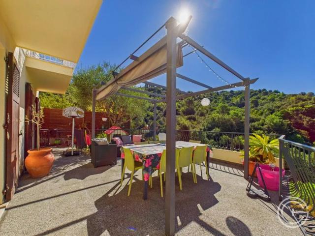Bas de VILLA 4 pièces 114m² LC 277.30m² au total Jardin / Terrasse + Grand garage NICE Saint Pancrace