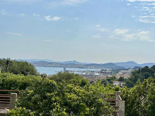 BAS DE VILLA 70M2 + 15M2 AVEC JARDIN AMENAGE DE 850M2