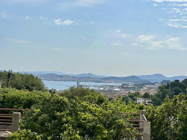 BAS DE VILLA 70M2 + 15M2 AVEC JARDIN AMENAGE DE 850M2