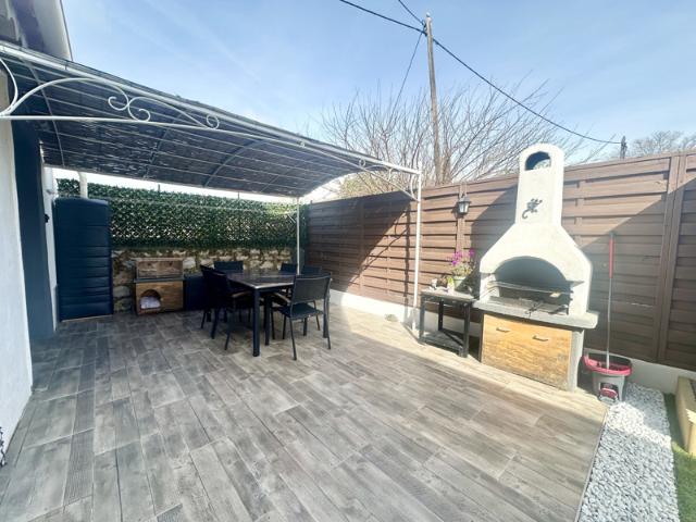 Bas de villa avec jardin et stationnement