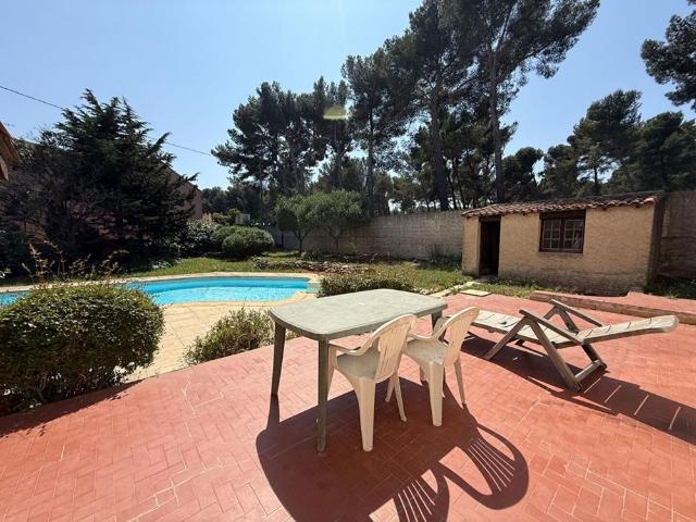 Bas de villa « Meublé« avec piscine