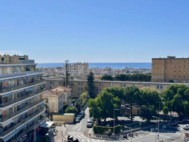 Bas du Parc Impérial / Piol – Dernier étage, 4 pièces rénové avec terrasses et vue mer
