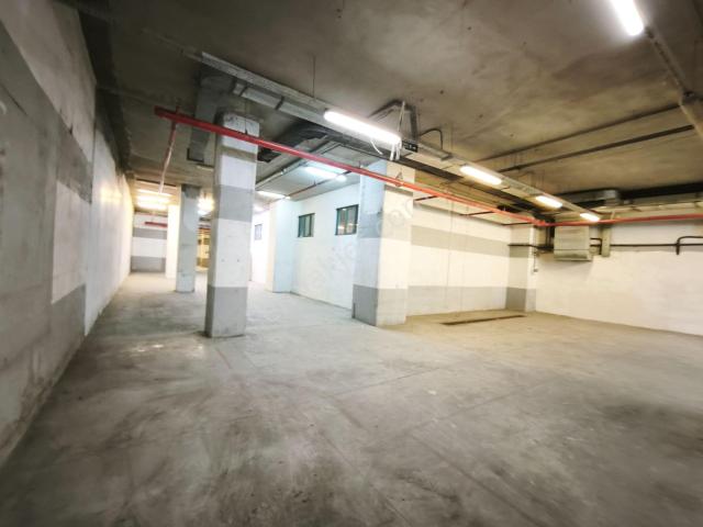 Basın Ekspres Üzerinde Prestijli Plaza'da 1000 M2 Kiralık Depo