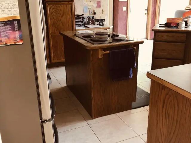 basement 800sq ft and 2nd floor room 775. For rent