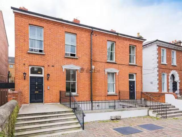 Basement Flat, Gardiner Street Upper, Dublin 1 is for rent
