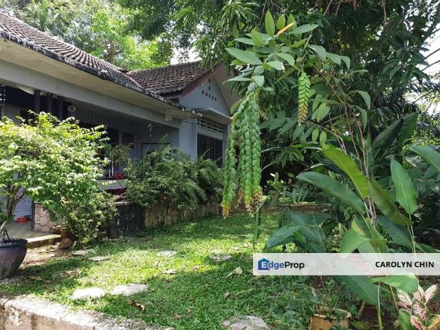 Basic 1.5 storey bungalow with large garden @ Section 6 Petaling Jaya