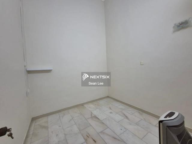 Basic Unit – Ideal for Renovation Below Market Value AAA Investment Opportunity Freehold Non Bumi Lot Located in a well established Chinese neighborhood