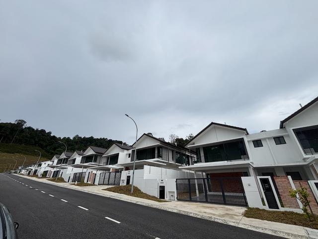 Basic House Greenhill Residence Semi D Shah Alam Selangor for Sale