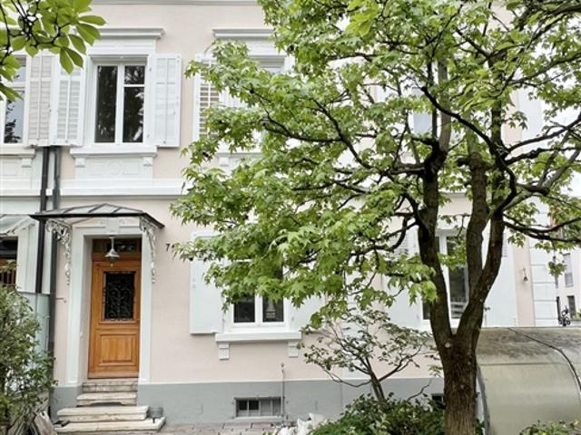 Basler Stadtvilla direkt am Rhein!
