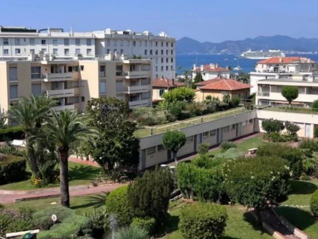 BASSE CALIFORNIE PROCHE CROISETTE BEL APPARTEMENT RENOVE VUE MER