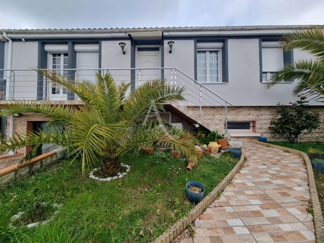 Basse Goulaine proche bourg Maison familiale 4 chambres avec piscine