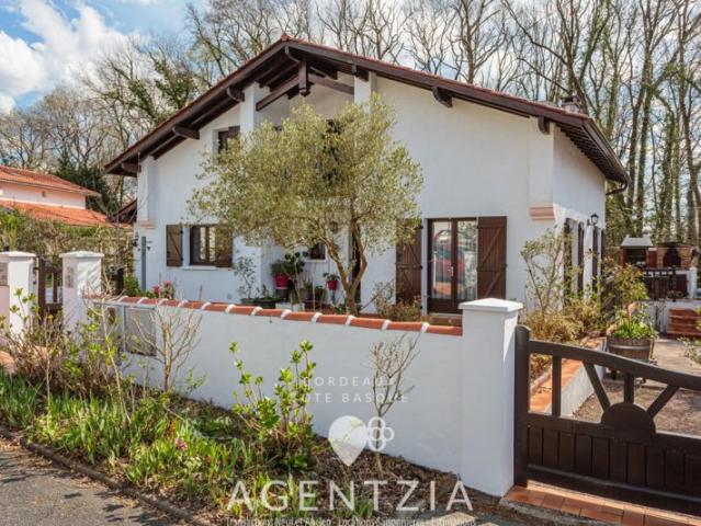 Bassussarry centre bourg maison non mitoyenne T5 jardin gara