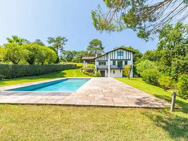 Bassussarry 64200 Achat / Vente maison 8 pièces t8 piscine