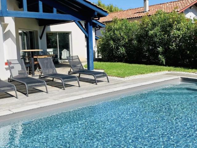 Bassussarry, maison de plain pied T4 piscine et jardin arbor