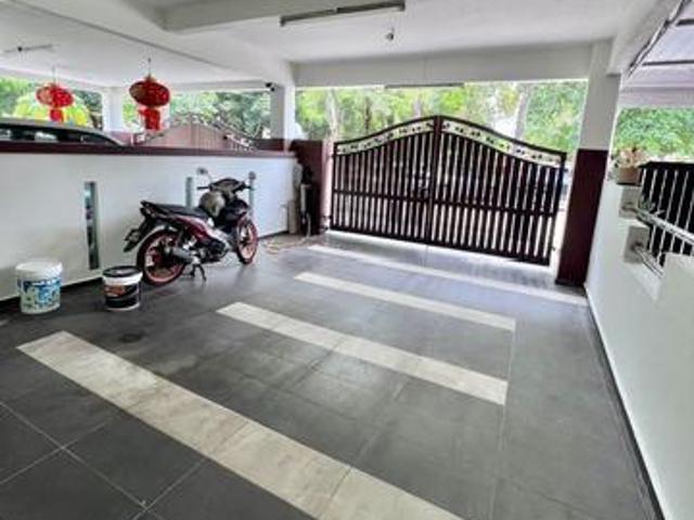 BATU BELAH Meru KLANG Facing Field 2 Storey House For Rent v Cabinets