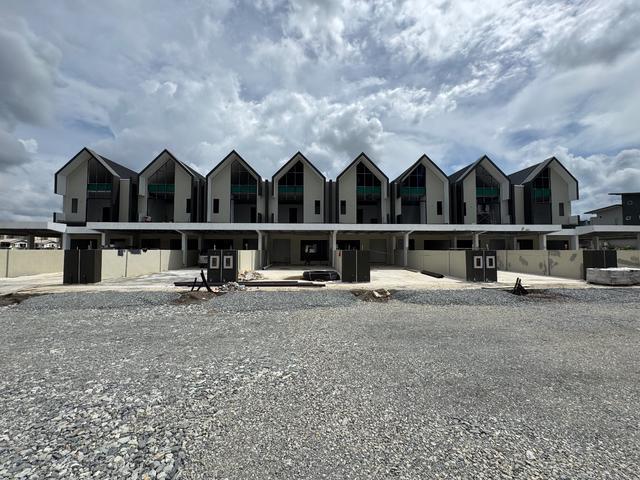 Batu Kawa Pines Square 586 Pts NEW Double Storey Intermediate