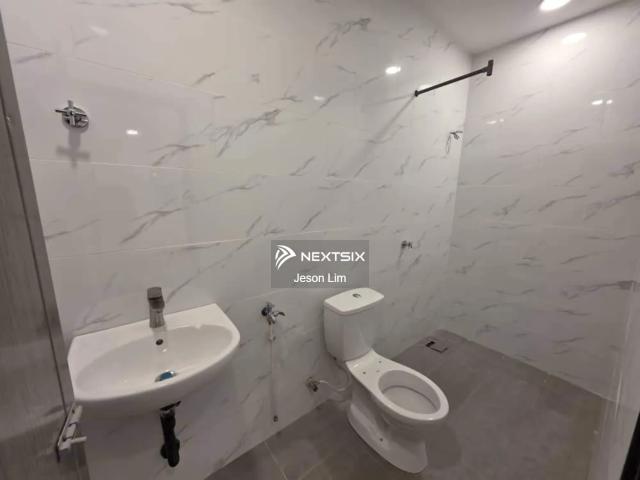 Batu Lintang Next to school & college 1.8 km distance General Hospital 2km distance Timberland Ready wet and dry kitchen Furniture C/w kitchen cabinets hood and hob, aircond