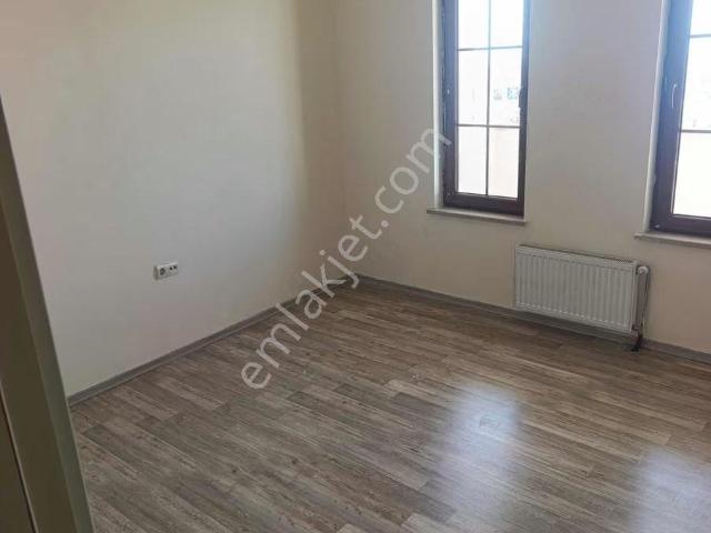 Batur Gayrimenkul'den İnderesi Toki'de Kiralık Ara Kat Daire