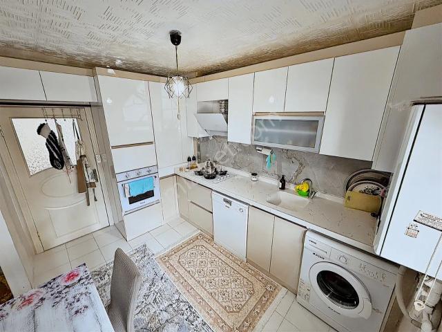 Batı Adliyesi Yakını Site İçerisinde 3+1 120m2 Yapılı Orta Kat.!