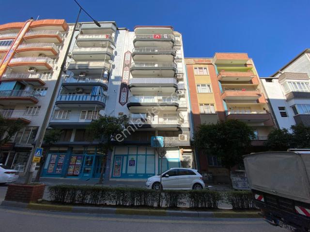 Batı Gazi Bulvar Üzeri Satılık 2+1 Daire İçi Tamamen Yapılı